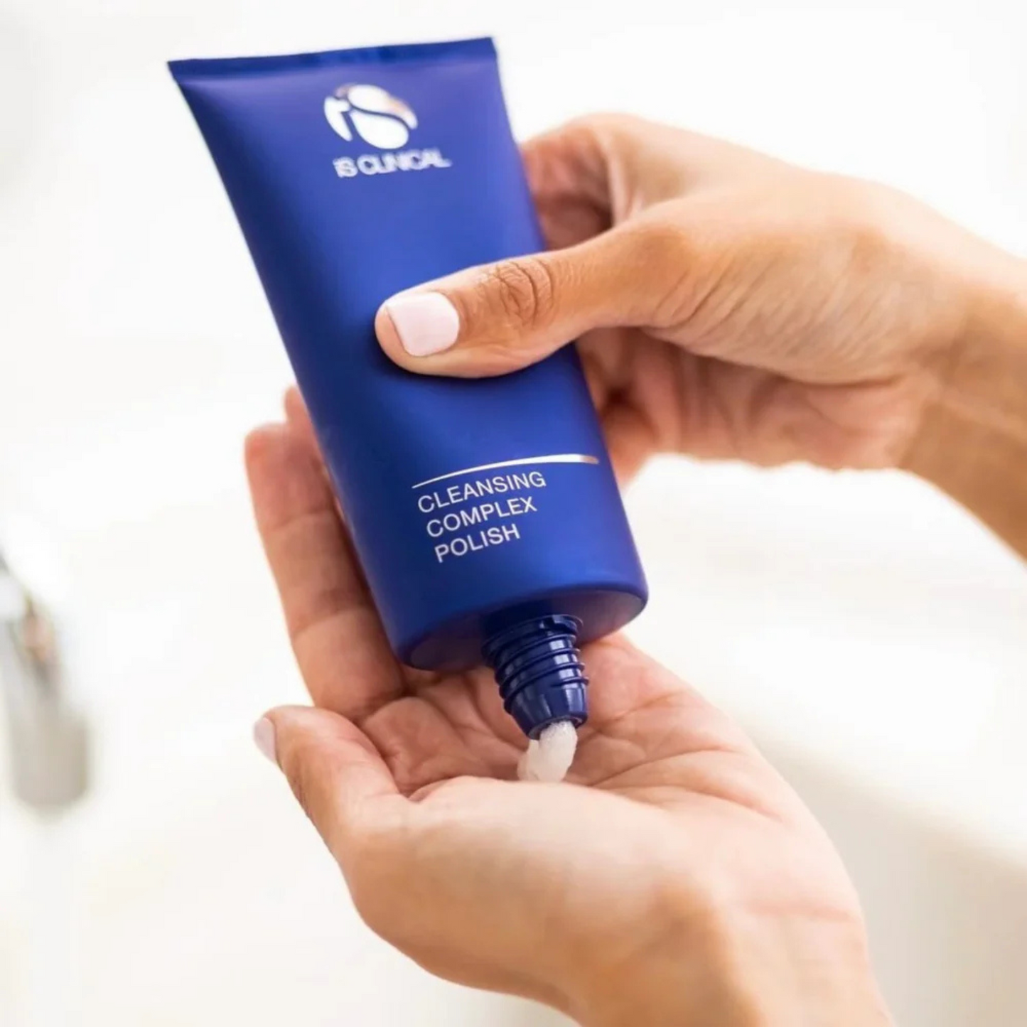 iS Clinical Cleansing Complex Polish